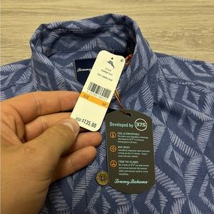 Tommy bahama silk hawaiin shirt. Size small.